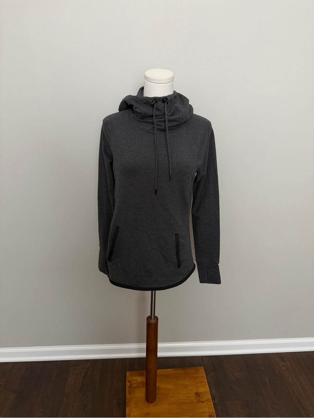 Athleta Hoodie Funnel Lightweight Thumbholes Pocket Athletic Athleisure Grey